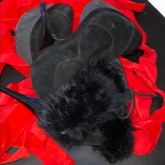 L.A.M.B black fur lace up booties Sz  9.5 - Picture 3 of 12